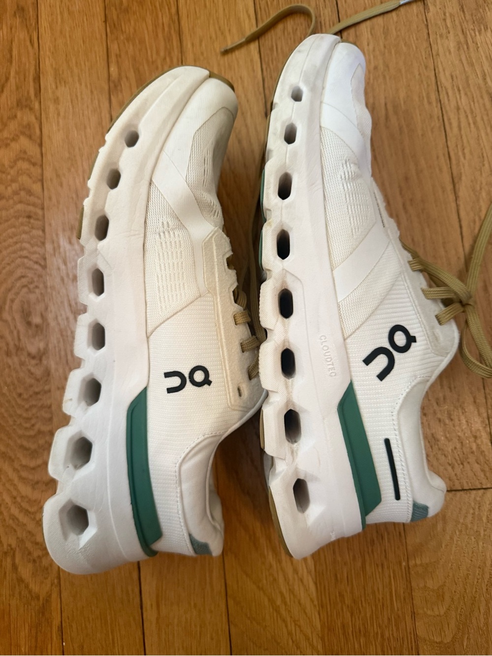 On Running women’s- Cloudrunner 2 Sneaker - Picture 5 of 9